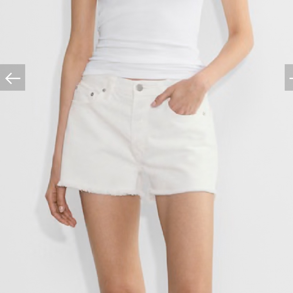 Aritzia the ex boyfriend short denim forum size28 -a little white lie distressed
